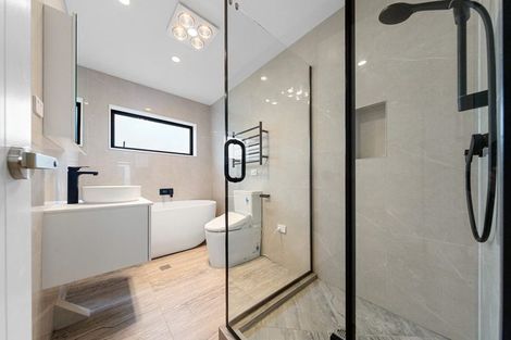 Photo of property in 41 Golf Road, New Lynn, Auckland, 0600