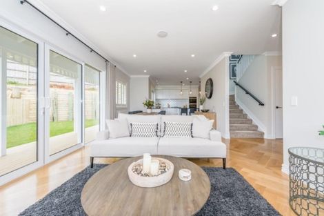 Photo of property in 32 Karoro Road, One Tree Point, 0118