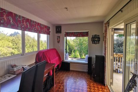 Photo of property in 22 Deane Avenue, Titirangi, Auckland, 0604