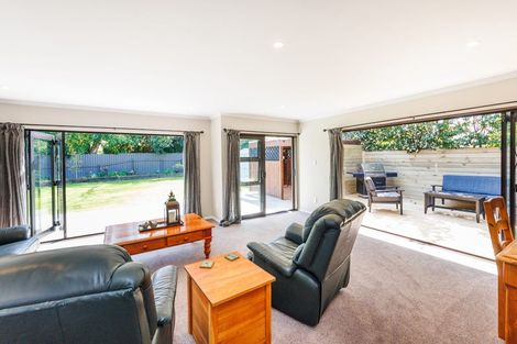 Photo of property in 15 Ashburn Lane, Awapuni, Palmerston North, 4412