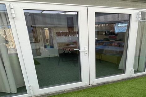 Photo of property in 1/56 Kiwi Esplanade, Mangere Bridge, Auckland, 2022