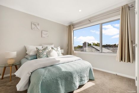 Photo of property in 436 East Coast Road, Windsor Park, Auckland, 0630