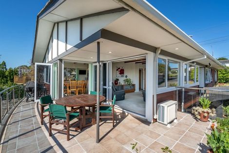 Photo of property in 769 East Coast Road, Northcross, Auckland, 0630