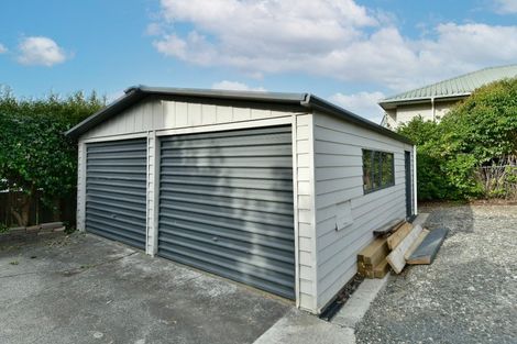 Photo of property in 1 Surf Road, Stanmore Bay, Whangaparaoa, 0932