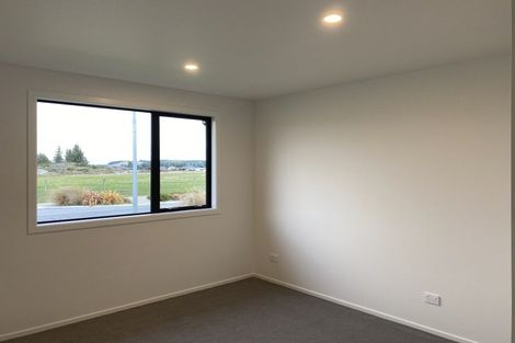 Photo of property in 2 Magpie Place, Lake Hawea, Wanaka, 9382