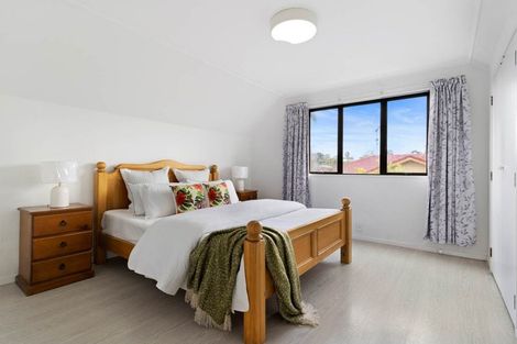 Photo of property in 1/5 Cornelian Crescent, Half Moon Bay, Auckland, 2012