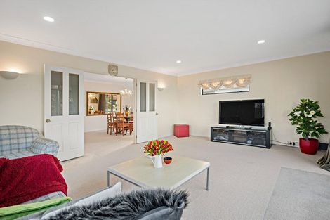 Photo of property in 22 Hogarth Rise, West Harbour, Auckland, 0618