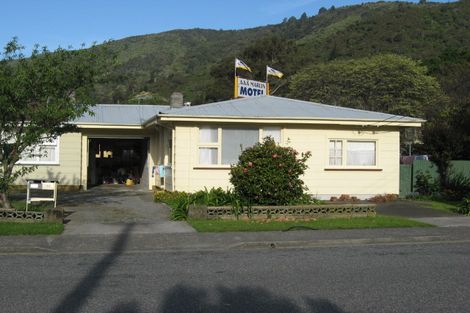 Photo of property in 30c York Street, Picton, 7220