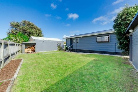 Photo of property in 16 Tobys Way, Waikanae Beach, Waikanae, 5036