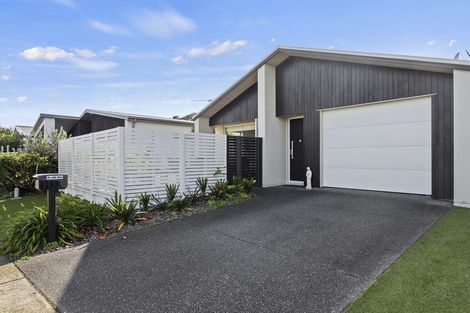 Photo of property in 16 Saint Pauls Drive, Brookfield, Tauranga, 3110
