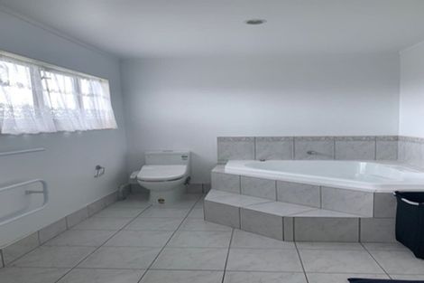 Photo of property in 15 Vermeer Place, West Harbour, Auckland, 0618