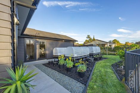 Photo of property in 21 Vogwill Road, Kumeu, 0810