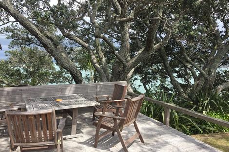 Photo of property in 15b Second Avenue, Stanley Point, Auckland, 0624