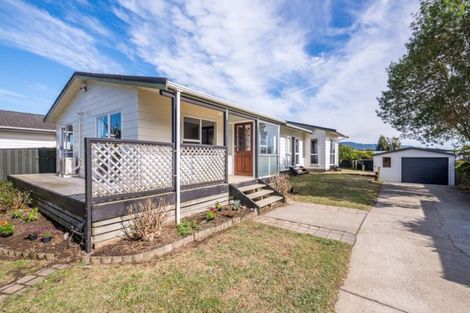 Photo of property in 28 Rosewood Place, Paraparaumu, 5032