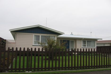 Photo of property in 18 Tararua Terrace, Cloverlea, Palmerston North, 4412