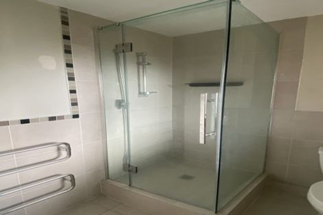 Photo of property in 1/8 Dee Place, Torbay, Auckland, 0630