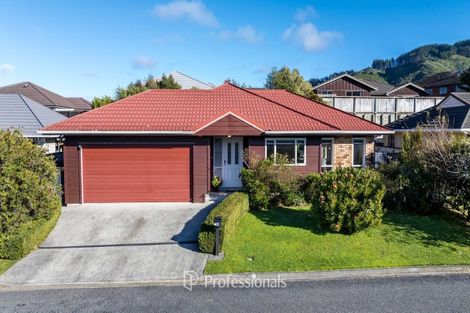 Photo of property in 10 Mcewen Crescent, Riverstone Terraces, Upper Hutt, 5018