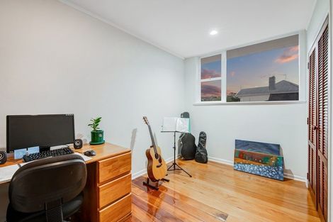 Photo of property in 42 Rawene Road, Birkenhead, Auckland, 0626