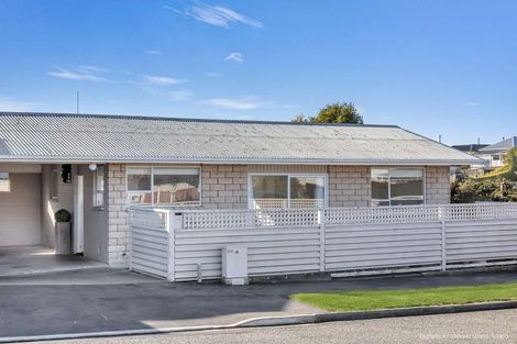 Photo of property in 2/13 Avenue Road, West End, Timaru, 7910
