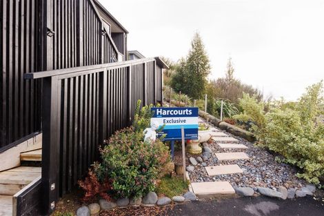 Photo of property in 121 Cashmere Drive, Fitzherbert, Palmerston North, 4410