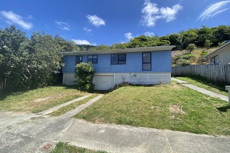 Photo of property in 5 Westra View, Tawa, Wellington, 5028