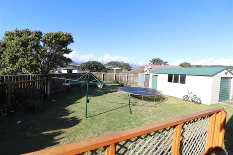 Photo of property in 9 Hewson Crescent, Otaki Beach, Otaki, 5512