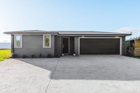 Photo of property in 5 Glendas Way, Acacia Bay, Taupo, 3385