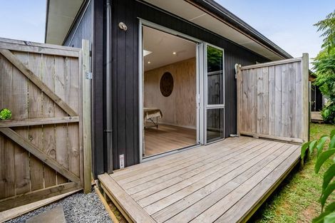 Photo of property in 37a Donnelly Street, Oakura, 4314