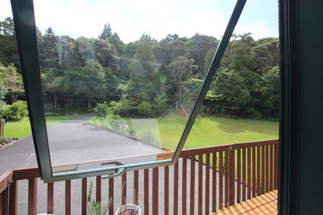 Photo of property in 2 Cascade Avenue, Waiatarua, Auckland, 0604