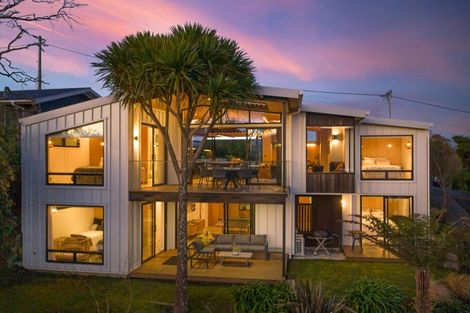 Photo of property in 21 Point Street, Raglan, 3225