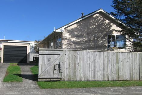 Photo of property in 3 Kingsbridge Place, Newlands, Wellington, 6037