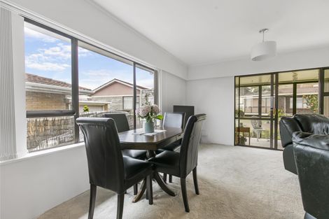 Photo of property in 2/108a Pakuranga Road, Pakuranga, Auckland, 2010