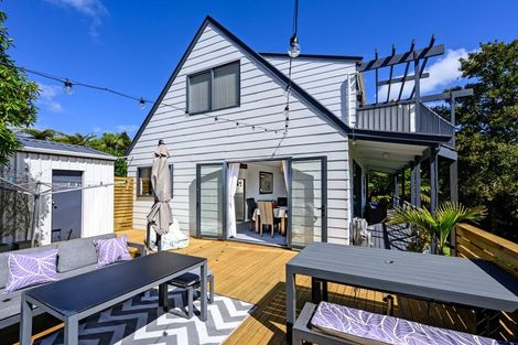 Photo of property in 3 Lindaver Grove, Merrilands, New Plymouth, 4312