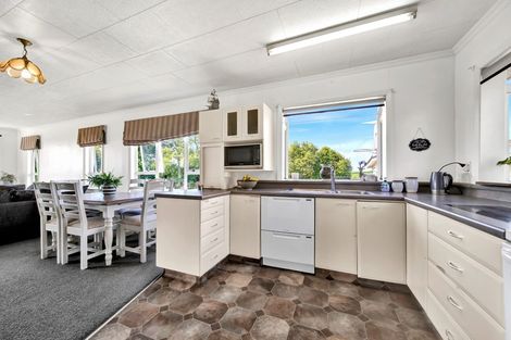 Photo of property in 323 Hunter Road, Eltham, Hawera, 4673