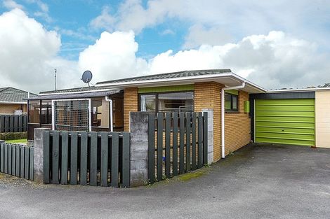Photo of property in 6 Holsworthy Road, Lower Vogeltown, New Plymouth, 4310