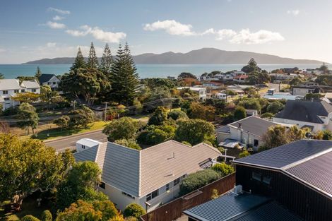 Photo of property in 6b Wharemauku Road, Raumati Beach, Paraparaumu, 5032