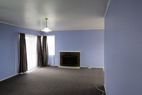 Photo of property in 17 Vina Place, Massey, Auckland, 0614