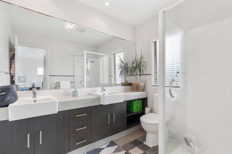 Photo of property in 5 Kouras Place, Flat Bush, Auckland, 2016