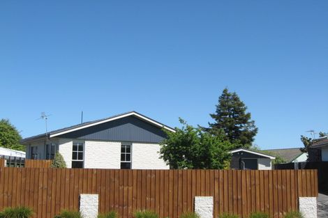 Photo of property in 8 Monteath Place, Redwood, Christchurch, 8051