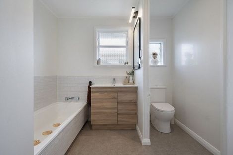 Photo of property in 42 Park Road, West End, Palmerston North, 4412