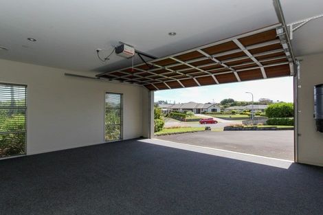 Photo of property in 4 Links Drive, Waiwhakaiho, New Plymouth, 4312