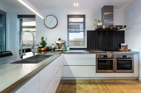 Photo of property in 42 Braemar Road, Rothesay Bay, Auckland, 0630