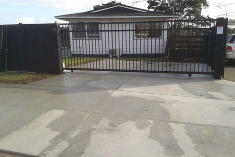 Photo of property in 2 Ranger Place, Wattle Downs, Auckland, 2103