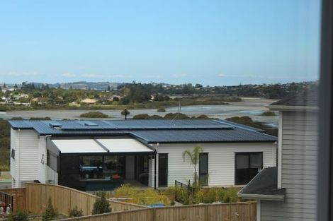 Photo of property in 79 Maka Terrace, Orewa, 0931