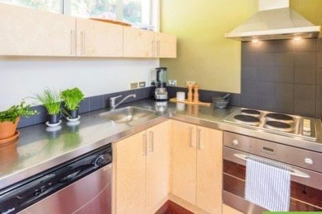 Photo of property in 2/306 Evans Bay Parade, Hataitai, Wellington, 6021