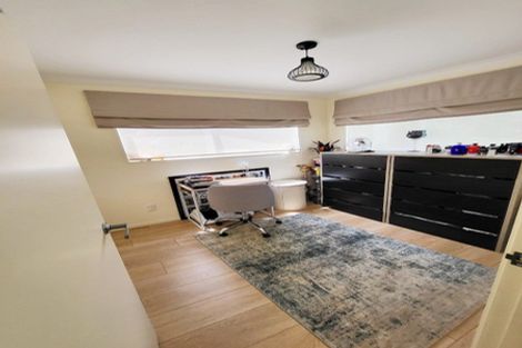 Photo of property in 2/18a Sherwood Avenue, Te Atatu South, Auckland, 0610