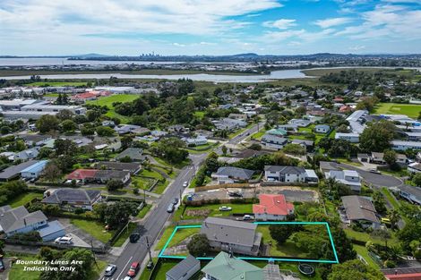 Photo of property in 17 Divich Avenue, Te Atatu South, Auckland, 0610