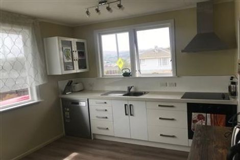 Photo of property in 44 Takapuwahia Drive, Takapuwahia, Porirua, 5022