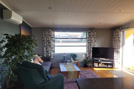 Photo of property in 461-465 Carrington Street, Upper Vogeltown, New Plymouth, 4310