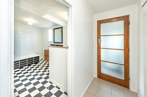 Photo of property in 3 Carlton Avenue, Gonville, Whanganui, 4501
